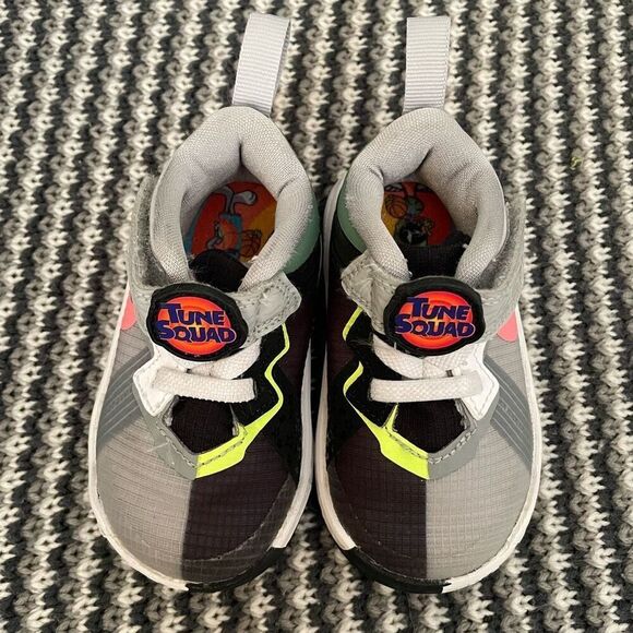 Nike Looney Tunes toddler sneaker baby size 5 - Picture 5 of 10